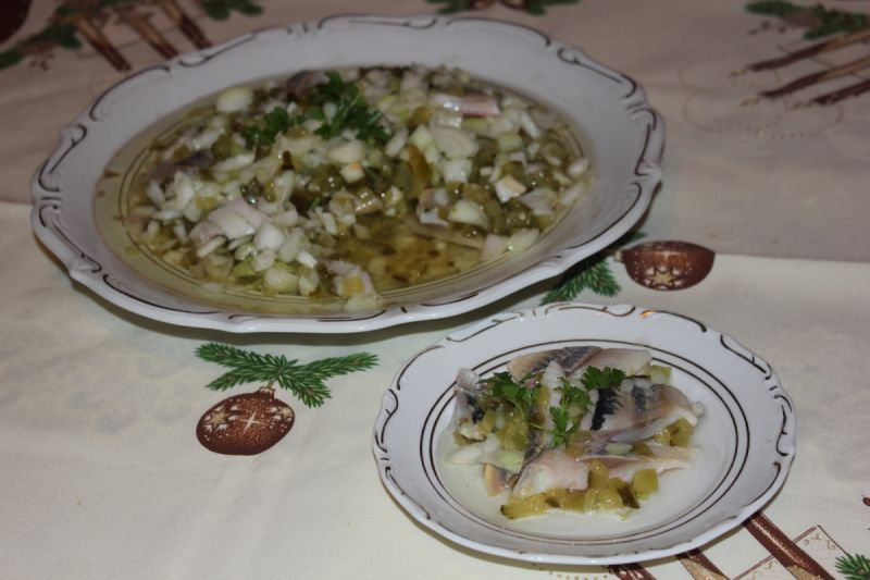 Śledź w oleju z ogórkami 