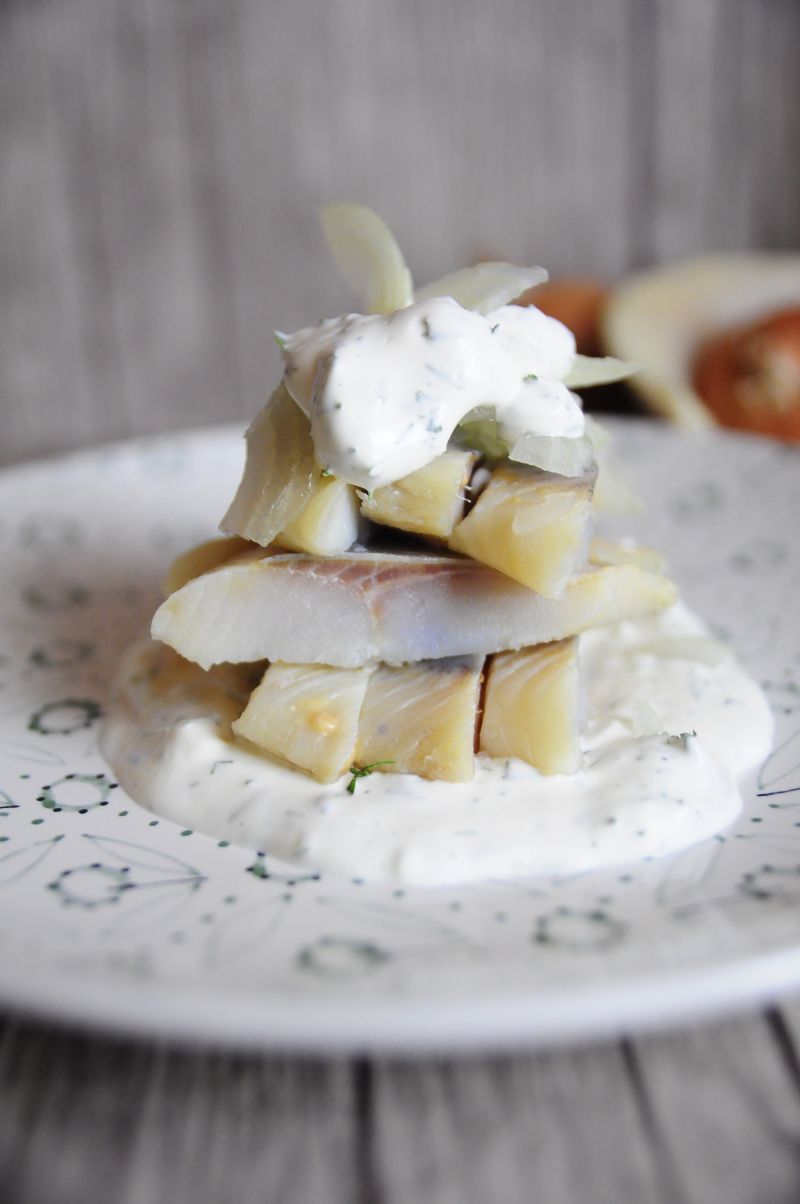 Śledź w sosie koperkowym