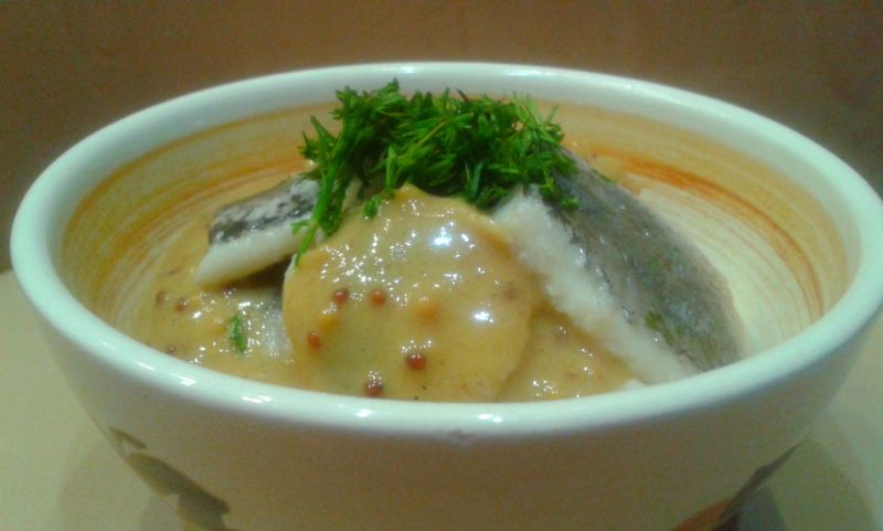 Śledź w sosie musztardowo-miodowym z koperkiem Śledź w sosie musztardowo-miodowym z koperkiem