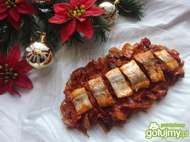 Śledź wigilijny z rodzynkami Śledź wigilijny z rodzynkami