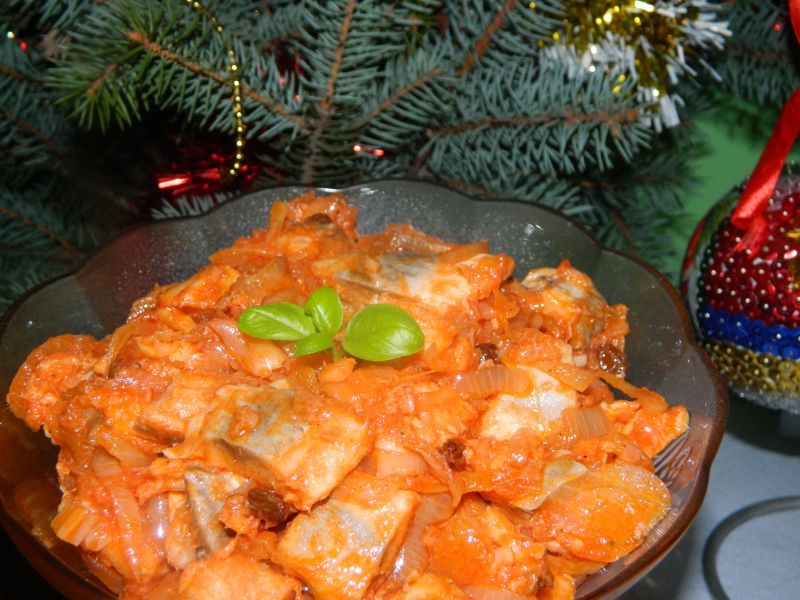 Śledź z cebulką w przecierze pomidorowym Śledź z cebulką w przecierze pomidorowym