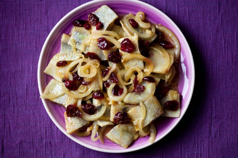 Śledź z curry i żurawiną Śledź z curry i żurawiną