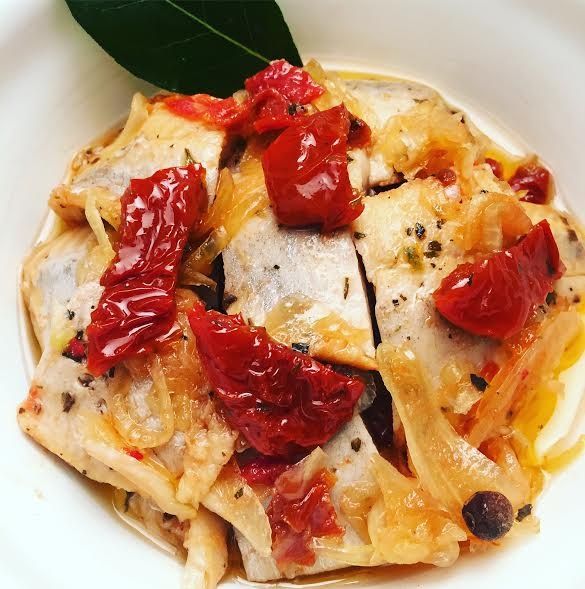 Śledź z suszonymi pomidorami