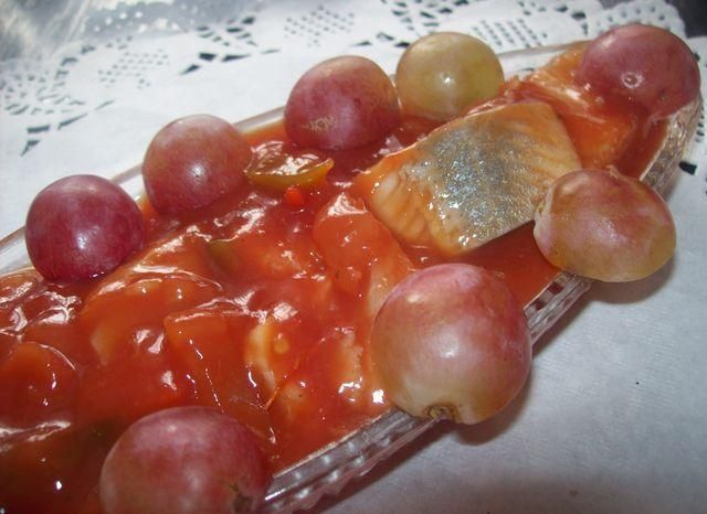 Śledź z winogronem w sosie łowicz