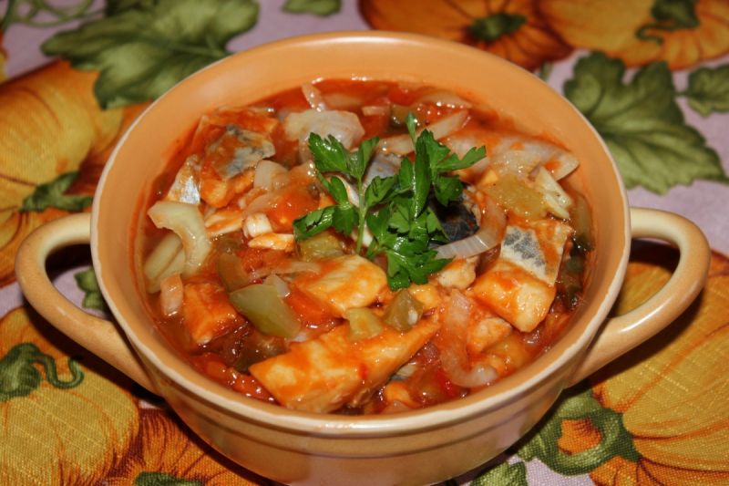 Śledź zakwaszany w salsie 