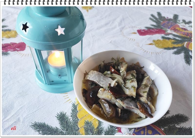 Śledzie Eli z marynowanymi grzybami i koperkiem