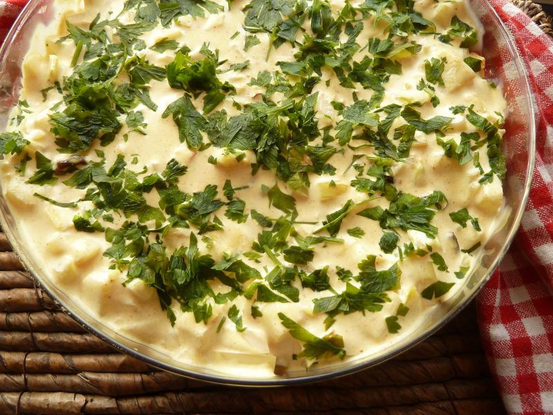 Śledzie marynowane z curry i sokiem z pomarańczy