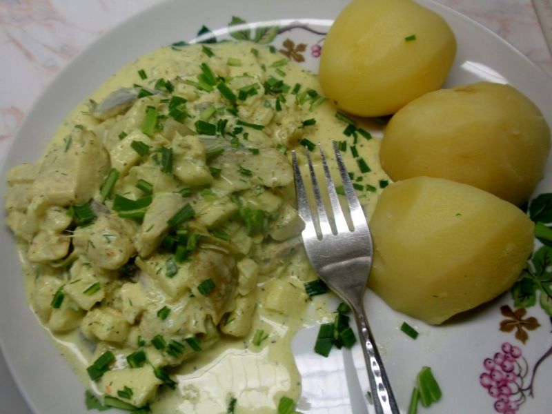 Śledzie na żółto ze śmietaną Śledzie na żółto ze śmietaną