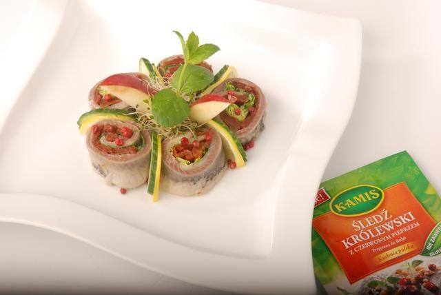 Śledzie nadziewane suszonymi pomidorami Śledzie nadziewane suszonymi pomidorami