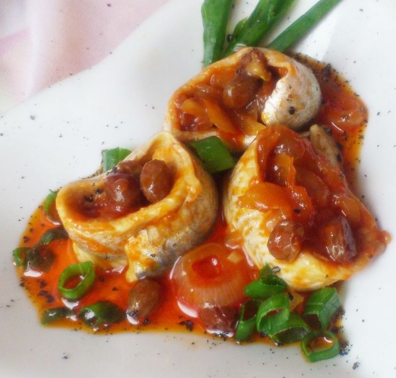 Śledzie po kaszubsku z rodzynkami i żurawiną