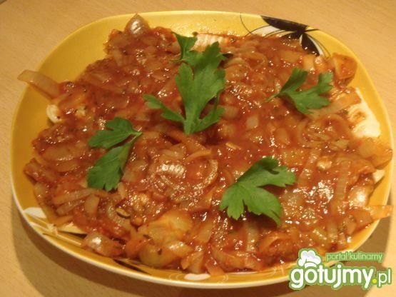 Śledzie pod pomidorową cebulką