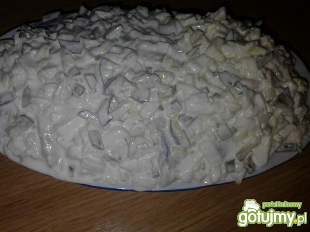 Śledzie w delikatnej sałatce Śledzie w delikatnej sałatce