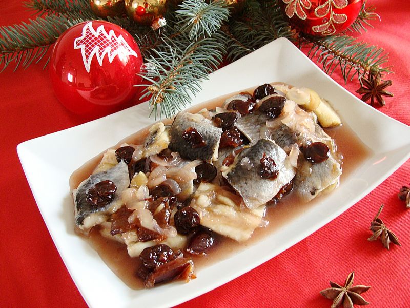 Śledzie w karmelizowanej cebuli ze śliwkami Śledzie w karmelizowanej cebuli ze śliwkami