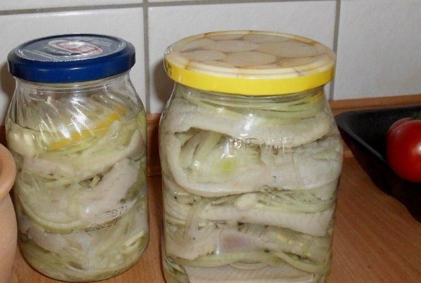 Sledzie w oleju Sledzie w oleju