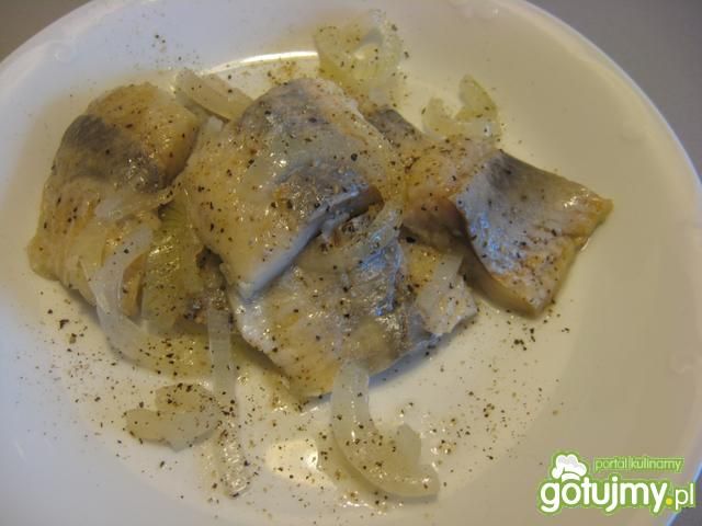 Śledzie w oleju z cebulką  Śledzie w oleju z cebulką