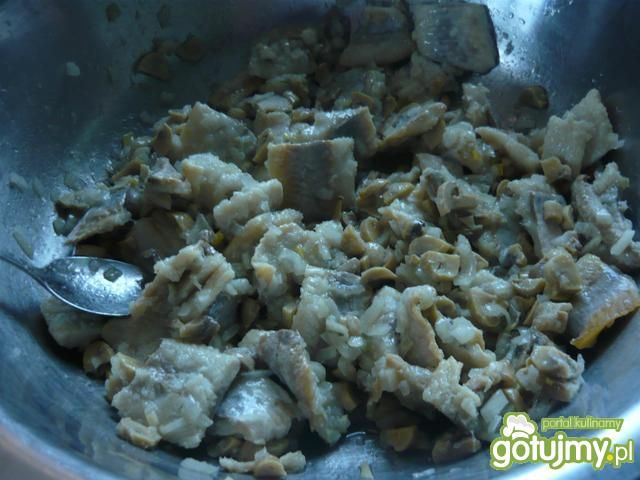 Śledzie w oleju z pieczarkami