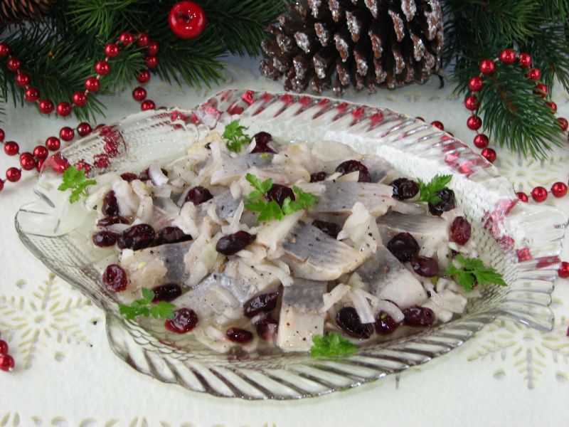 Śledzie w oleju z żurawiną 