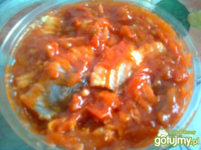 Śledzie w pysznym czerwonym sosie