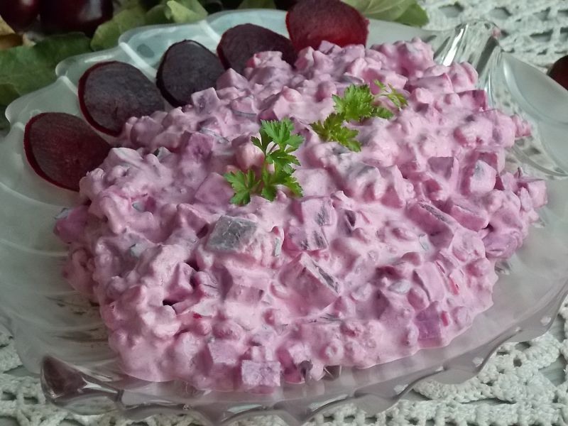 Śledzie w śmietanie z buraczkami i pęczakiem Śledzie w śmietanie z buraczkami i pęczakiem