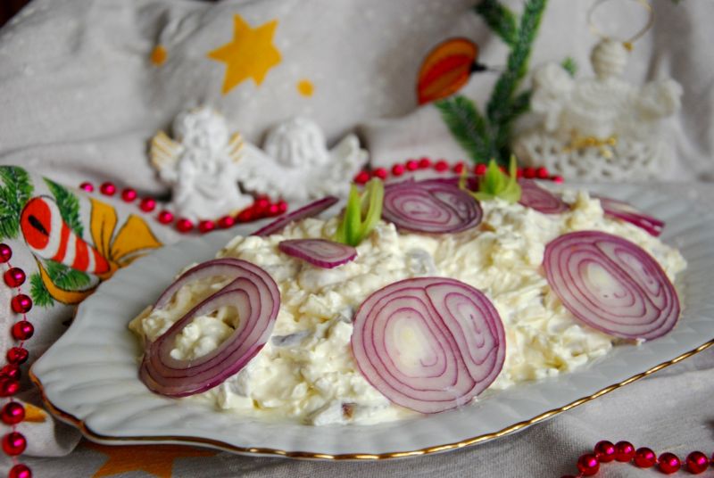 Śledzie w śmietanie z dodatkiem jabłka