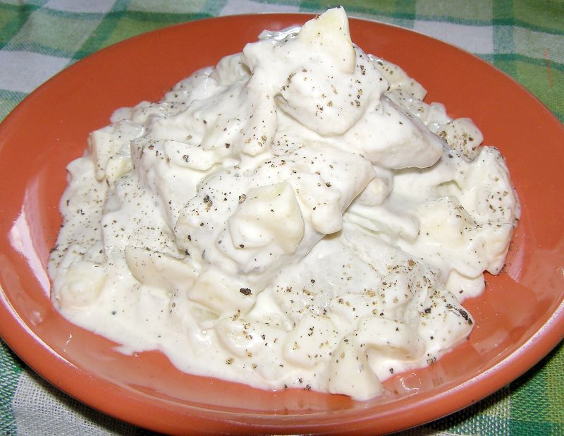 Śledzie w śmietanie z jabłkiem,cebulą