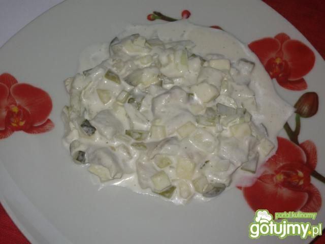 Śledzie w śmietanie z jabłkiem- sałatka