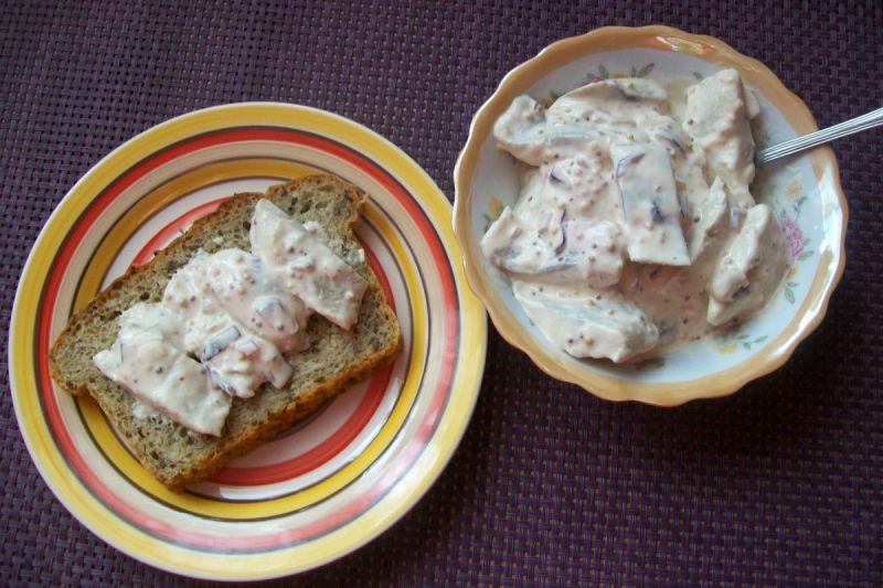 Śledzie w sosie musztardowym