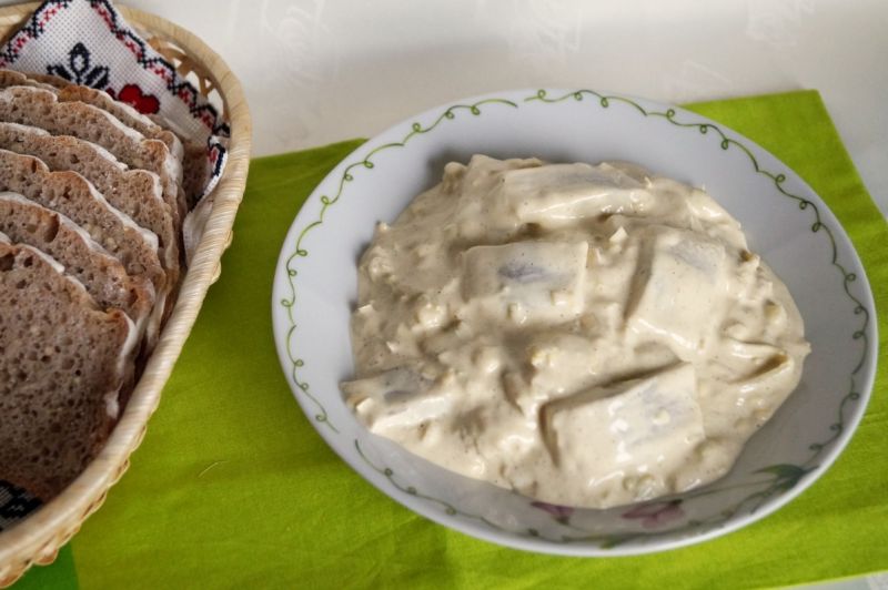 Śledzie w sosie musztardowym