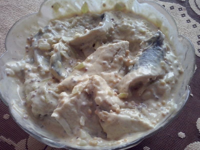 Śledzie w sosie musztardowym