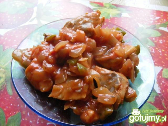 Śledzie w sosie salsa z papryką