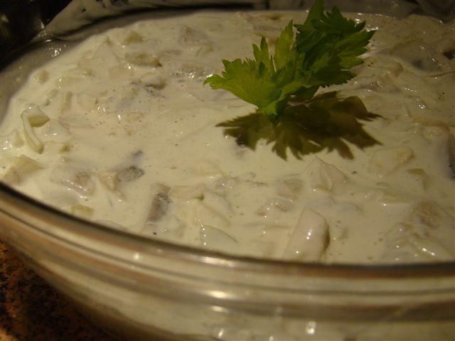 Śledzie w sosie smietanowo-majonezowym Śledzie w sosie smietanowo-majonezowym