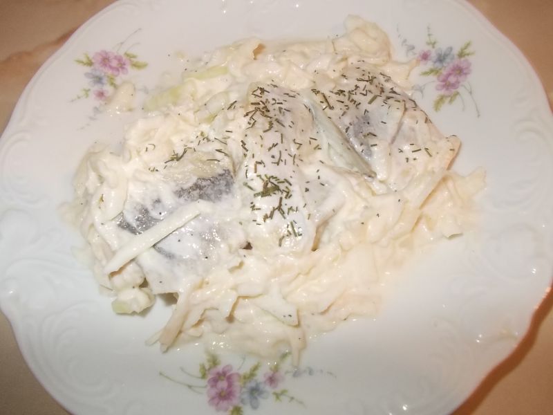 Śledzie w sosie śmietanowym Śledzie w sosie śmietanowym