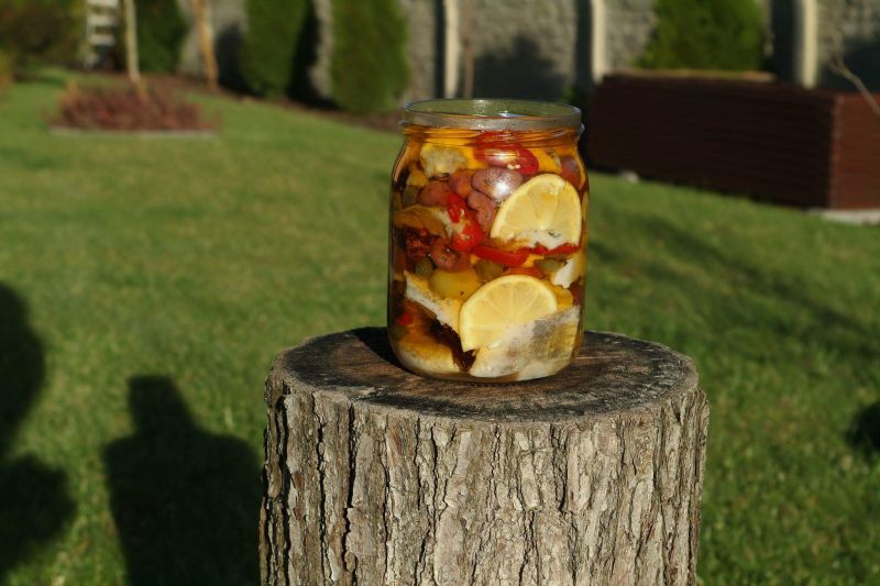 Śledzie w stylu śródziemnomorskim