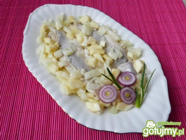 Śledzie z cebulą w oliwie Śledzie z cebulą w oliwie