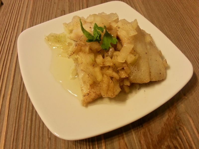 Śledzie z cebulką w oleju Śledzie z cebulką w oleju