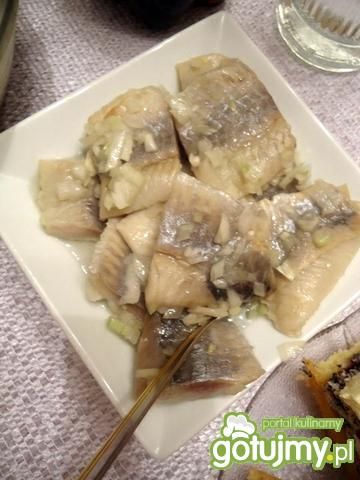 Śledzie z cebulką w oliwie