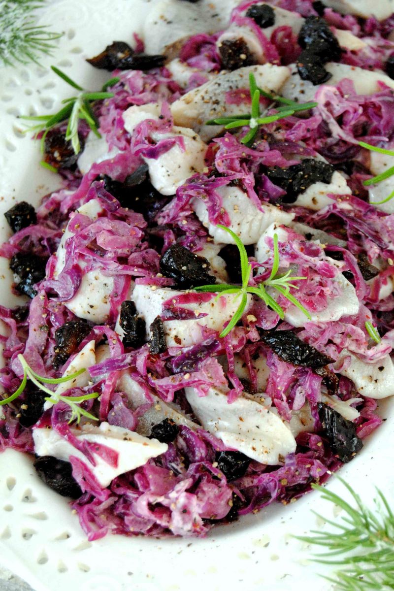 Śledzie z czerwoną kapustą 