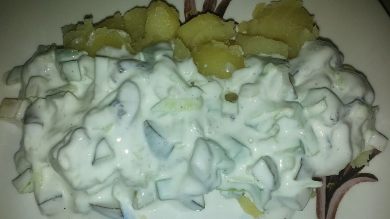 Śledzie z dodatkiem ogórków w śmietanie Śledzie z dodatkiem ogórków w śmietanie