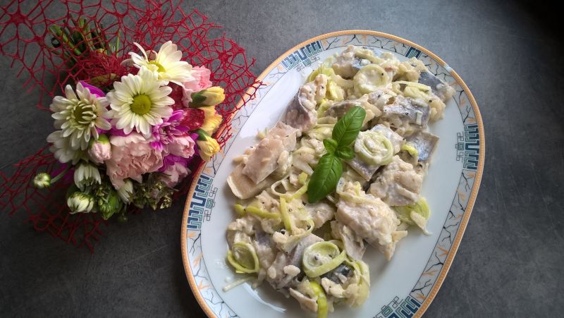 Śledzie z porem i jabłkiem