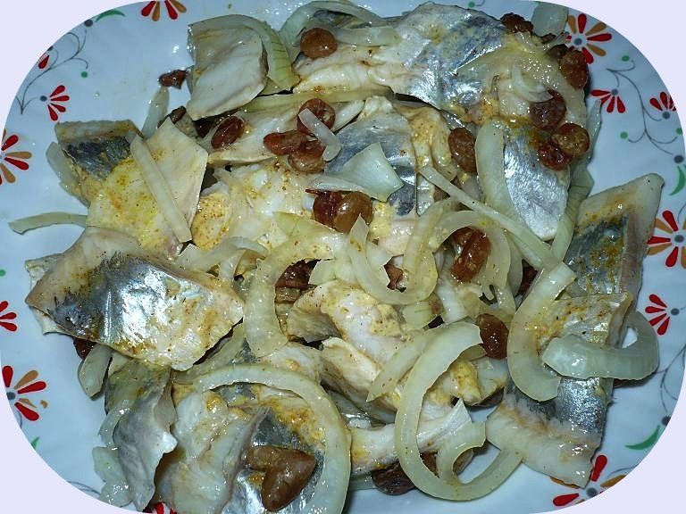 Śledzie z rodzynkami