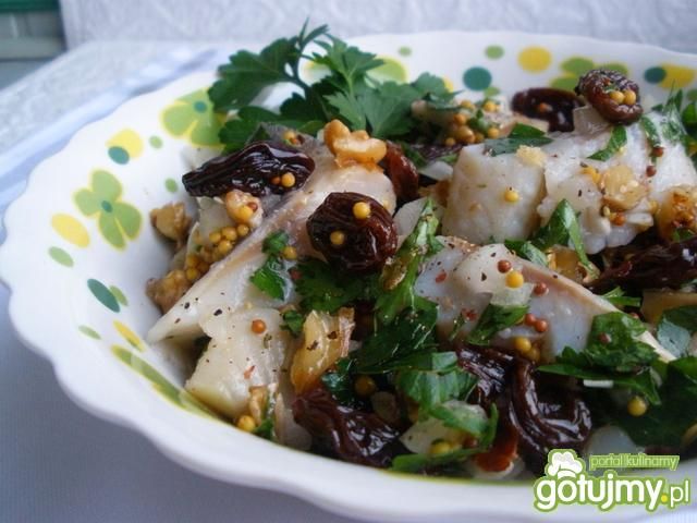 Śledzie z rodzynkami i orzechami