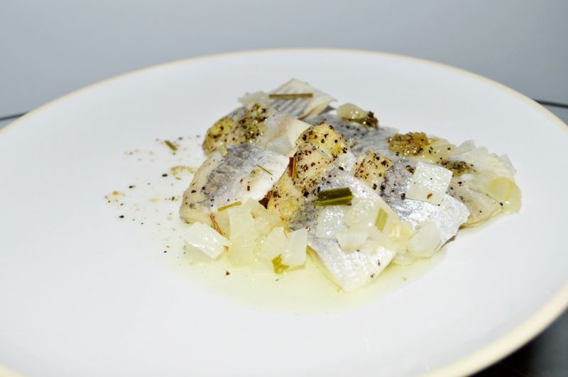Śledzie z trawą cytrynową i pieprzem Śledzie z trawą cytrynową i pieprzem