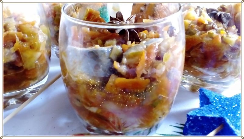 Śledzie z warzywami i rodzynkami Śledzie z warzywami i rodzynkami