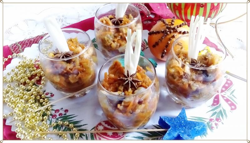 Śledzie z warzywami i rodzynkami Śledzie z warzywami i rodzynkami