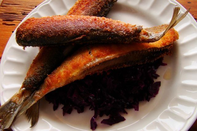 Śledzik na modrej kapuście 