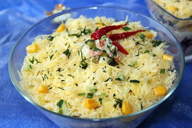 Śledzik pod pierzynką - sałatka warstwowa  Śledzik pod pierzynką - sałatka warstwowa