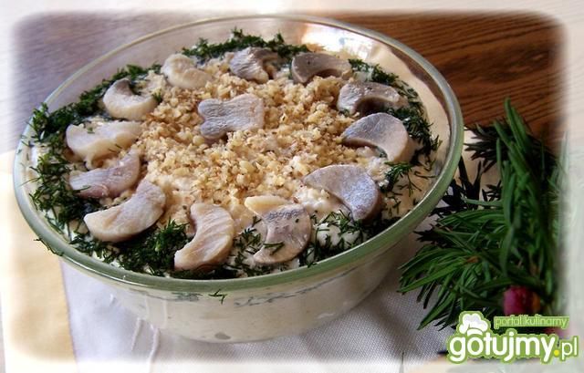 Śledzik w sosie orzechowo - selerowym. Śledzik w sosie orzechowo - selerowym.