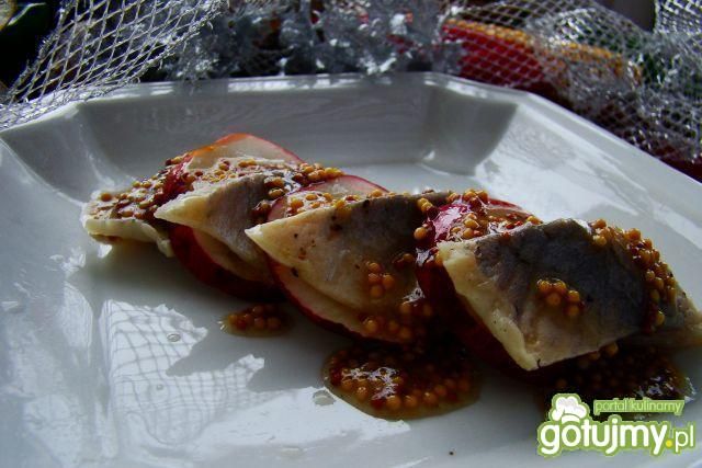 Śledzik w winegrecie z jabłkiem 