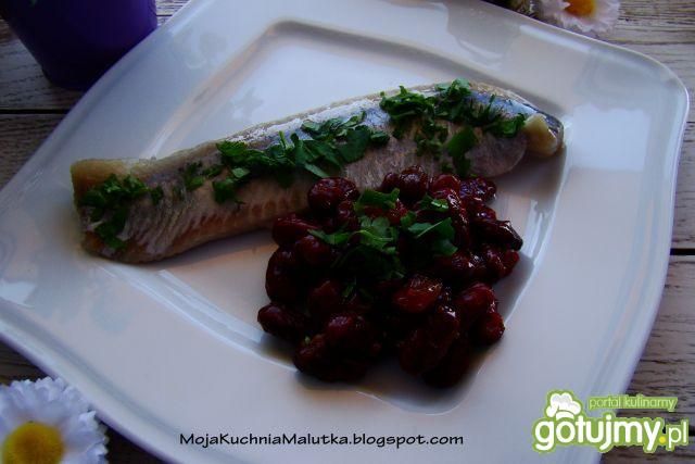 Śledzik z czerwoną cebulą i rodzynkami 