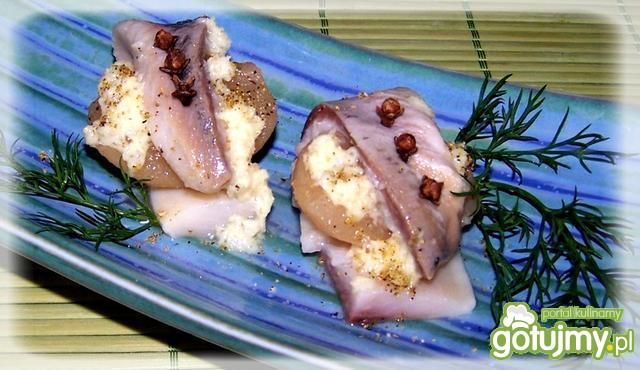 Śledzik z gruszką marynowaną.